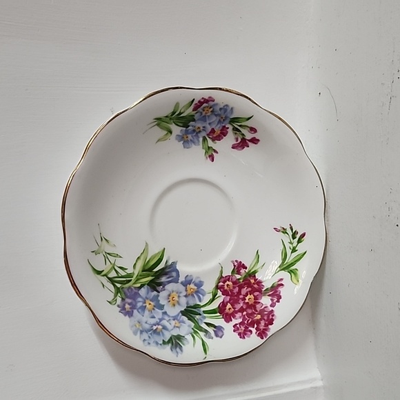 Vintage Royal Standard Princess Louise Teacup and Saucer - Picture 2 of 9